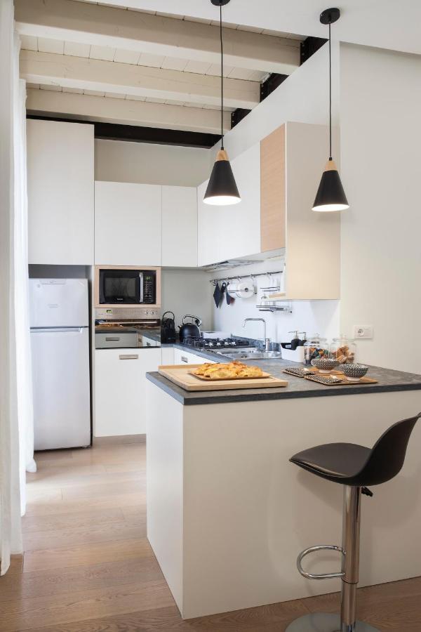 Lily Pads -Elegant Apartment- In The City Center Milan Bagian luar foto