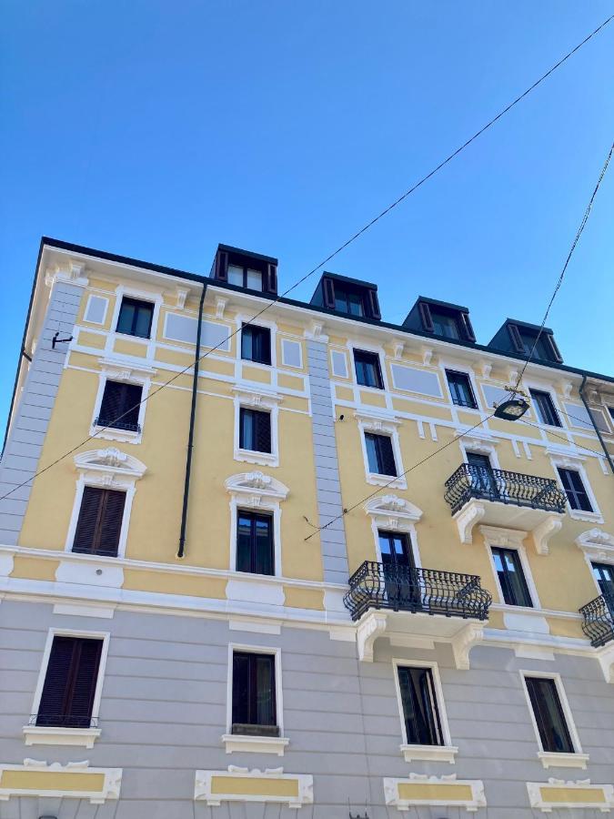 Lily Pads -Elegant Apartment- In The City Center Milan Bagian luar foto