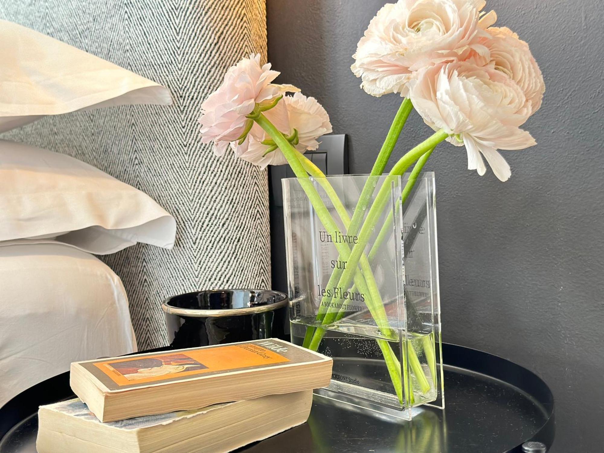 Lily Pads -Elegant Apartment- In The City Center Milan Bagian luar foto