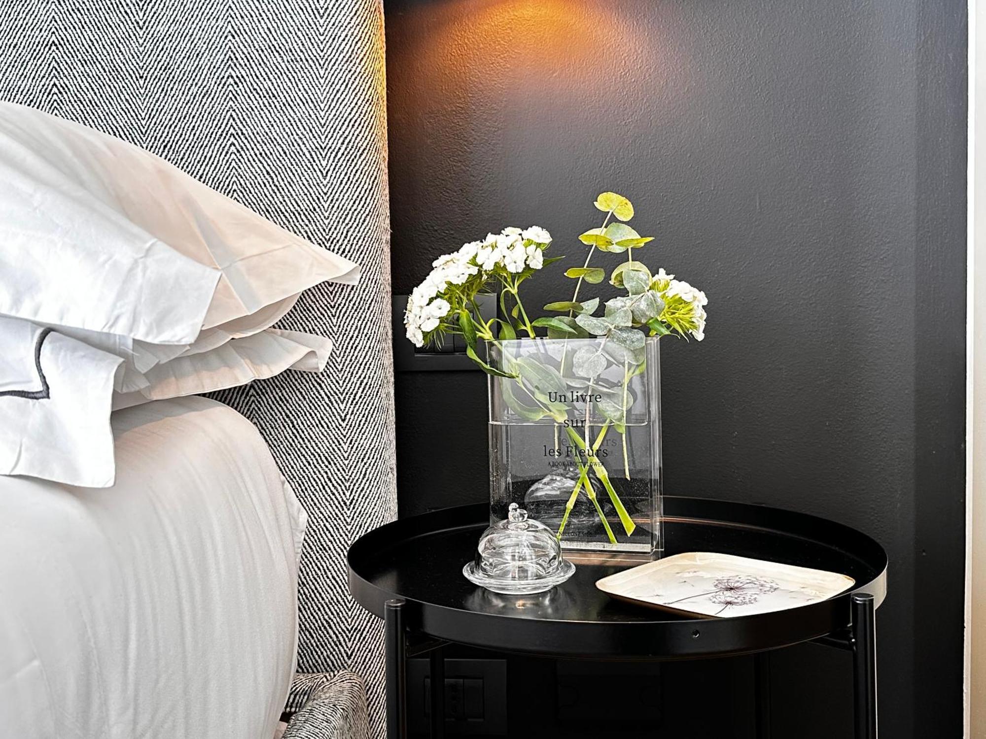 Lily Pads -Elegant Apartment- In The City Center Milan Bagian luar foto