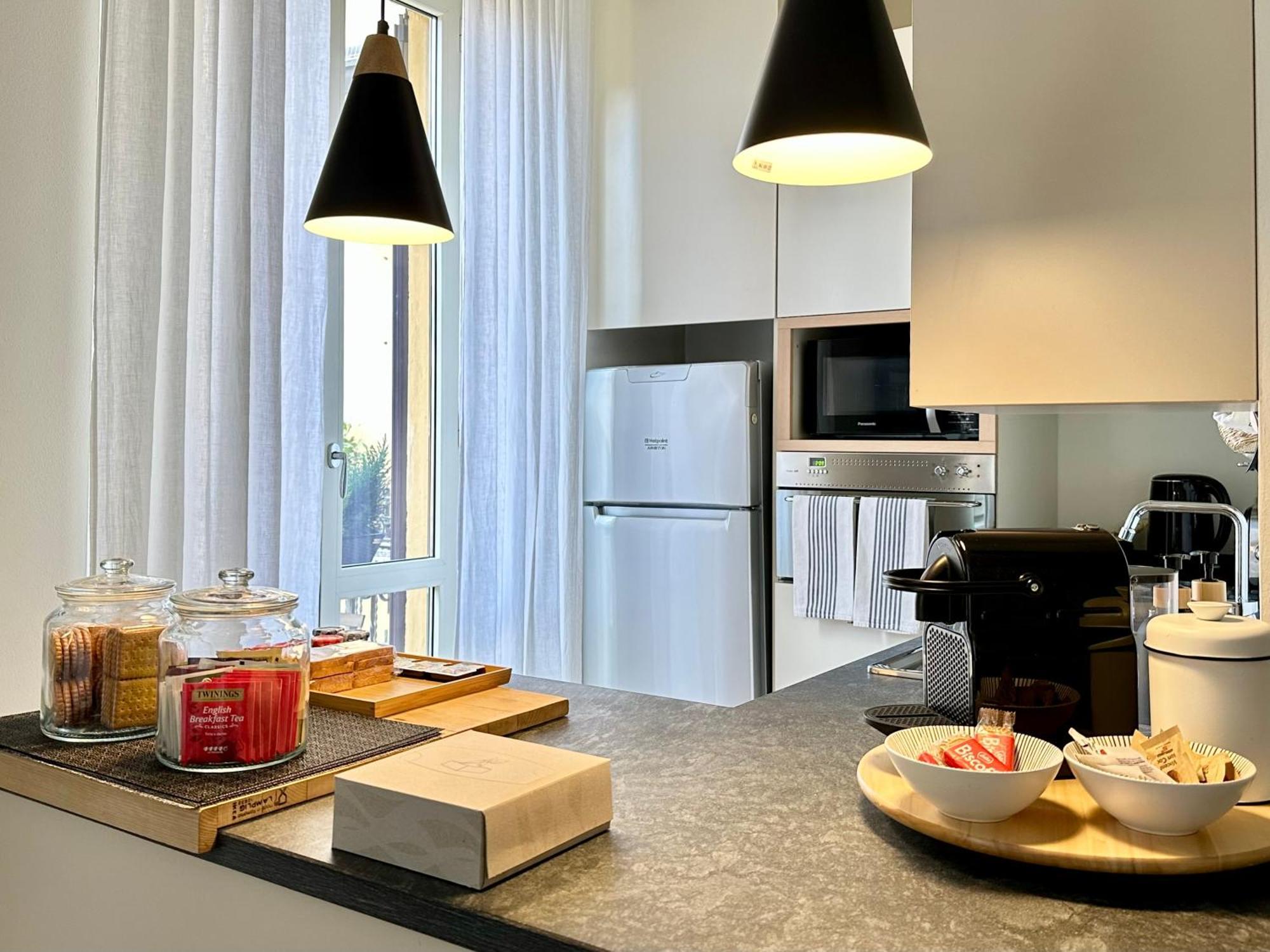 Lily Pads -Elegant Apartment- In The City Center Milan Bagian luar foto