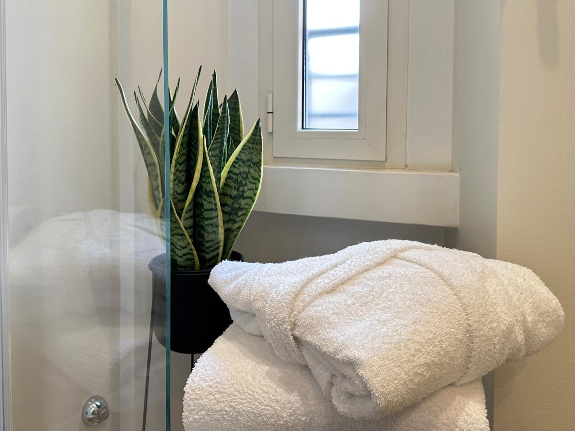 Lily Pads -Elegant Apartment- In The City Center Milan Bagian luar foto