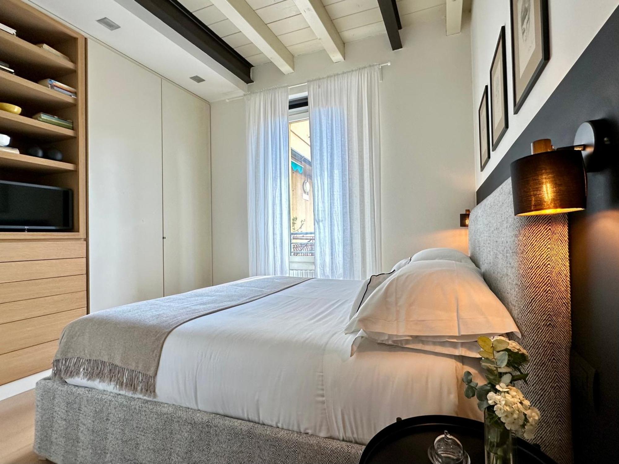 Lily Pads -Elegant Apartment- In The City Center Milan Bagian luar foto
